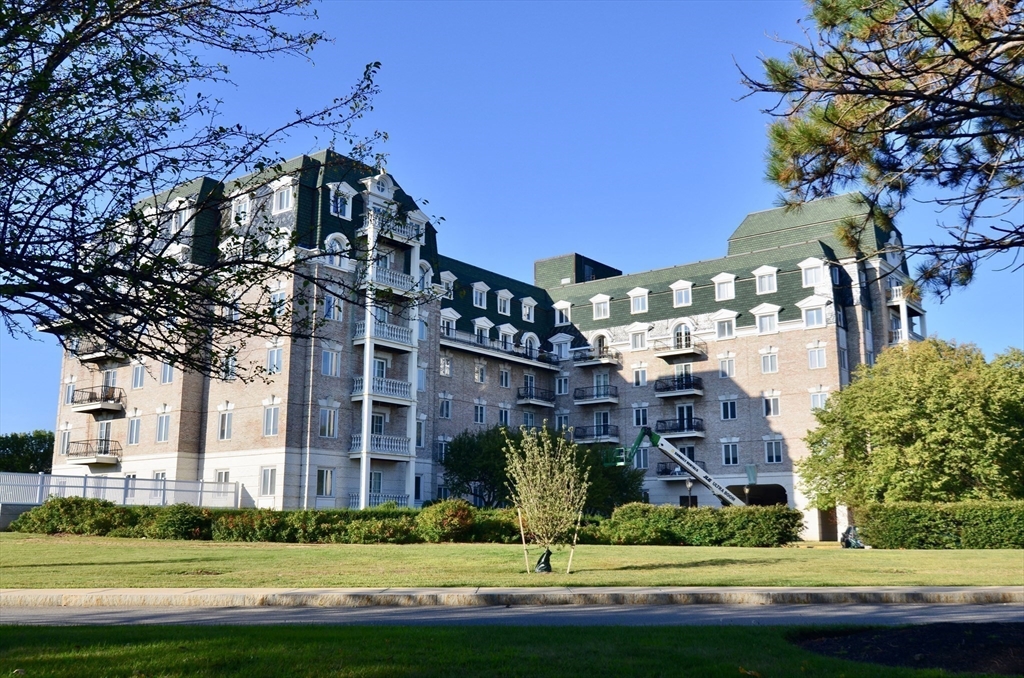 100 Marina Dr 418