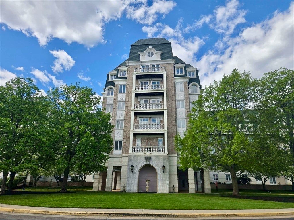 100 Marina Dr 418