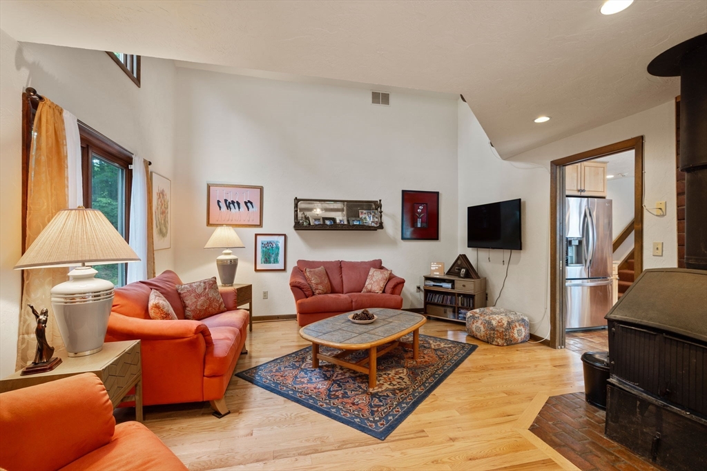 7 Hilltop Ln, Framingham, MA Photo #23