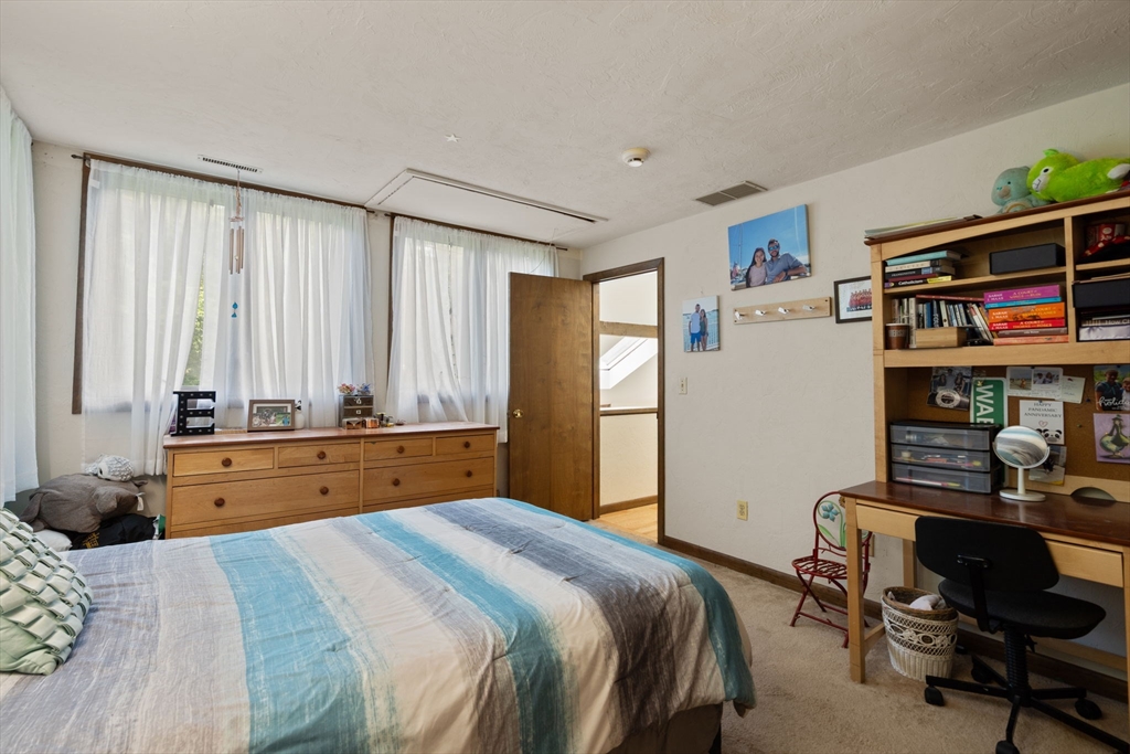 7 Hilltop Ln, Framingham, MA Photo #38