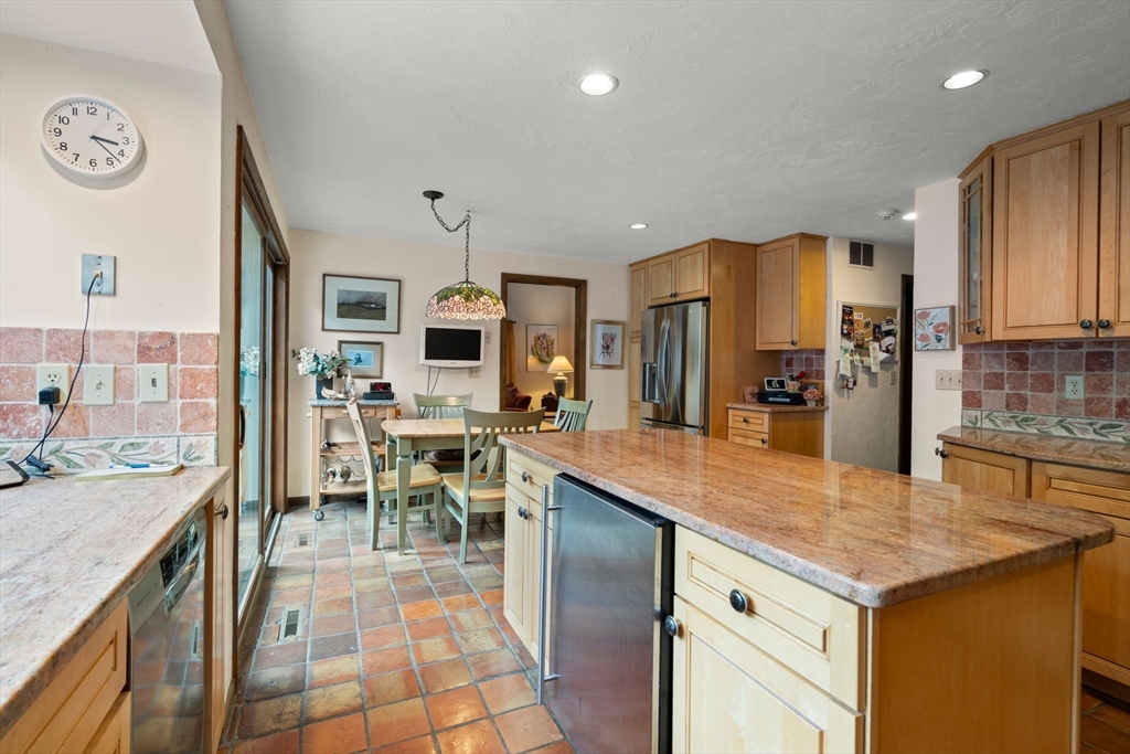 7 Hilltop Ln, Framingham, MA Photo #16
