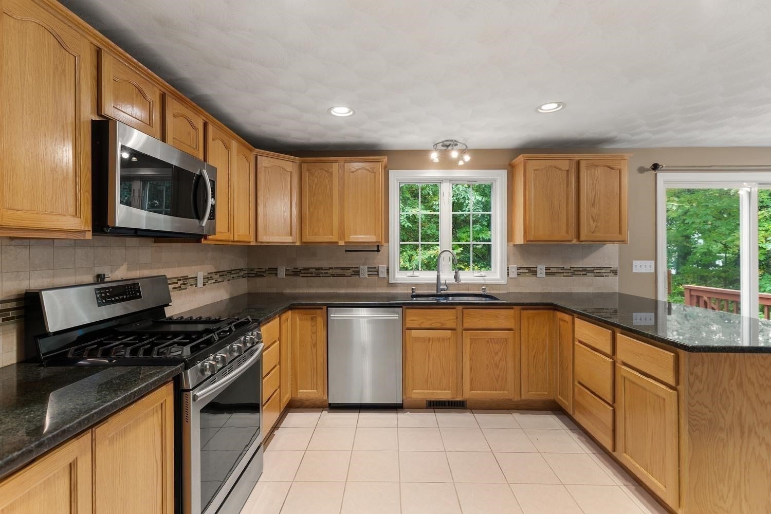 30 Lowe St, Tewksbury, MA, 30 Lowe St, Tewksbury, MA Photo #9