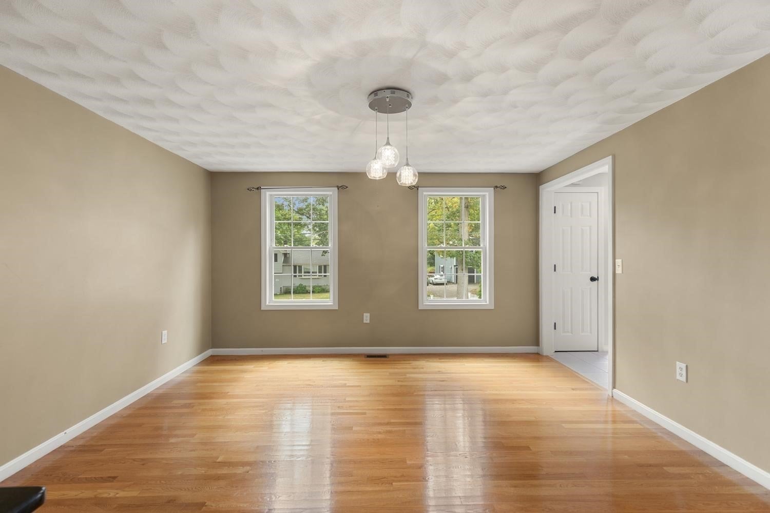 30 Lowe St, Tewksbury, MA, 30 Lowe St, Tewksbury, MA Photo #4