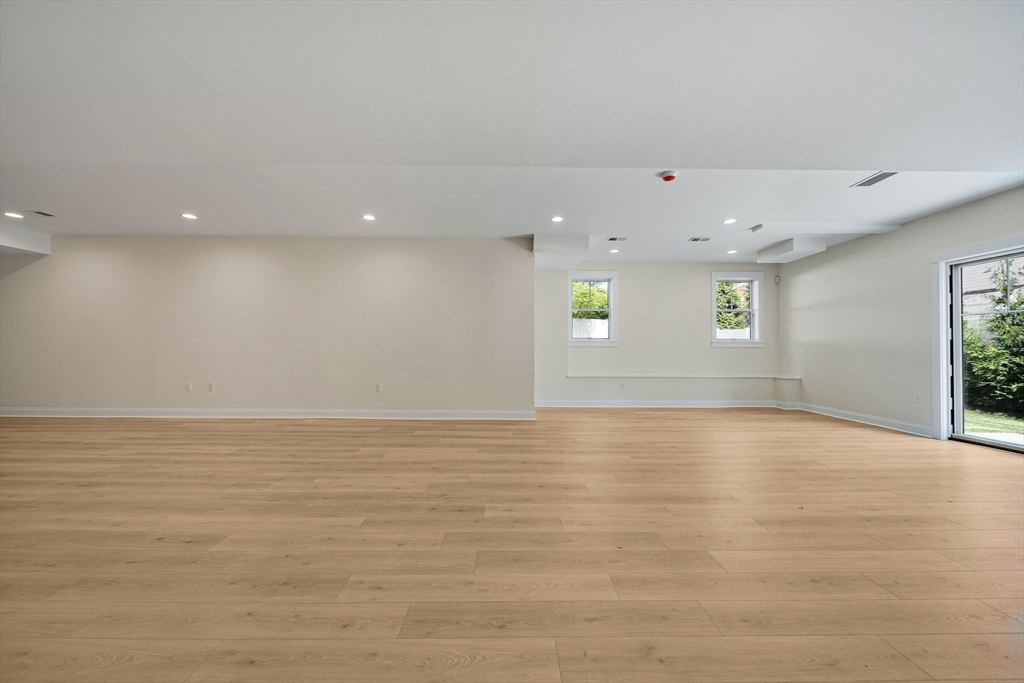 Needham, Massachusetts 02492, United States, 6 Bedrooms Bedrooms, ,7 BathroomsBathrooms,Residential,Active,130471