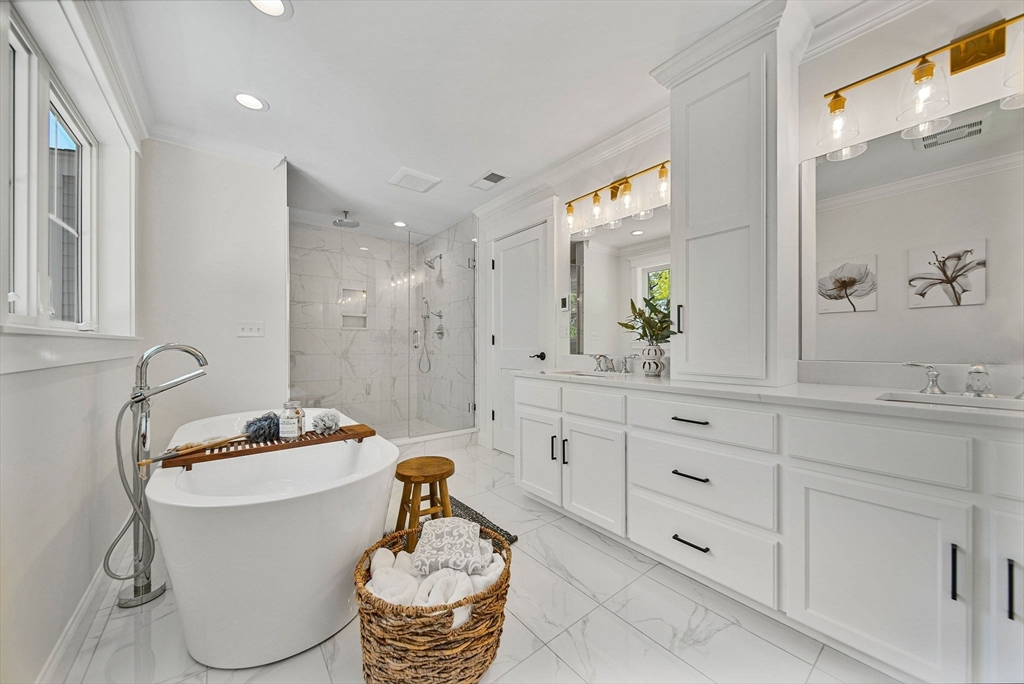 Needham, Massachusetts 02492, United States, 6 Bedrooms Bedrooms, ,7 BathroomsBathrooms,Residential,Active,130471