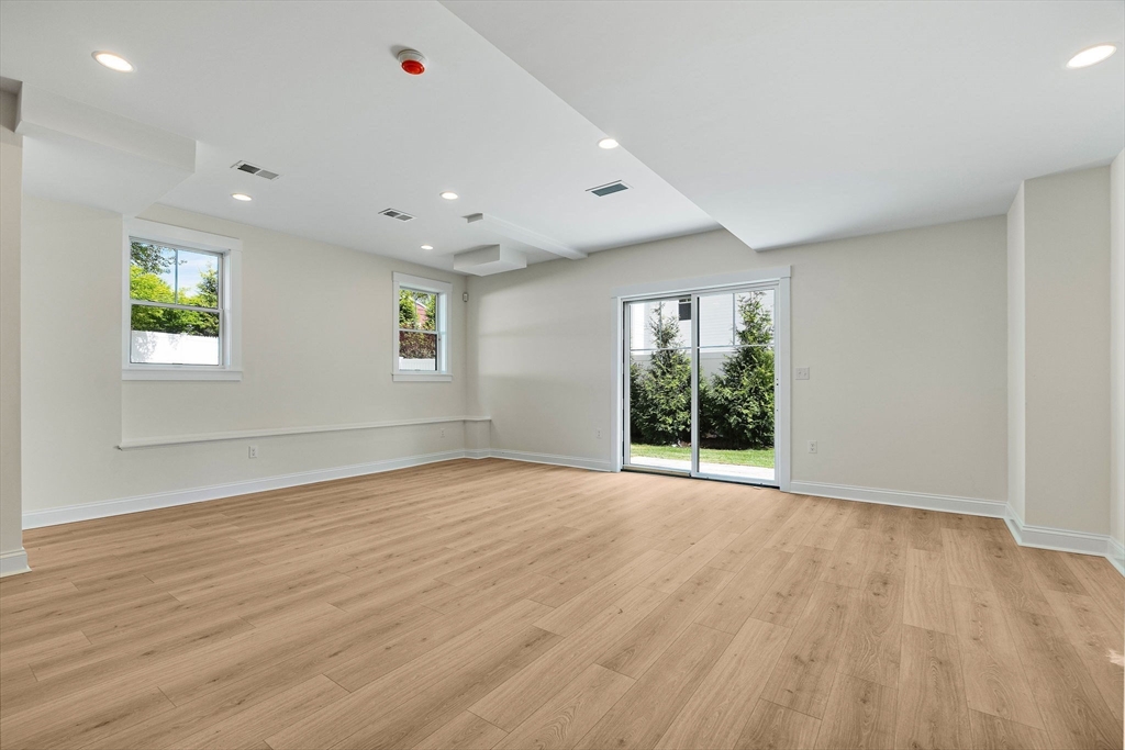 Needham, Massachusetts 02492, United States, 6 Bedrooms Bedrooms, ,7 BathroomsBathrooms,Residential,Active,130471