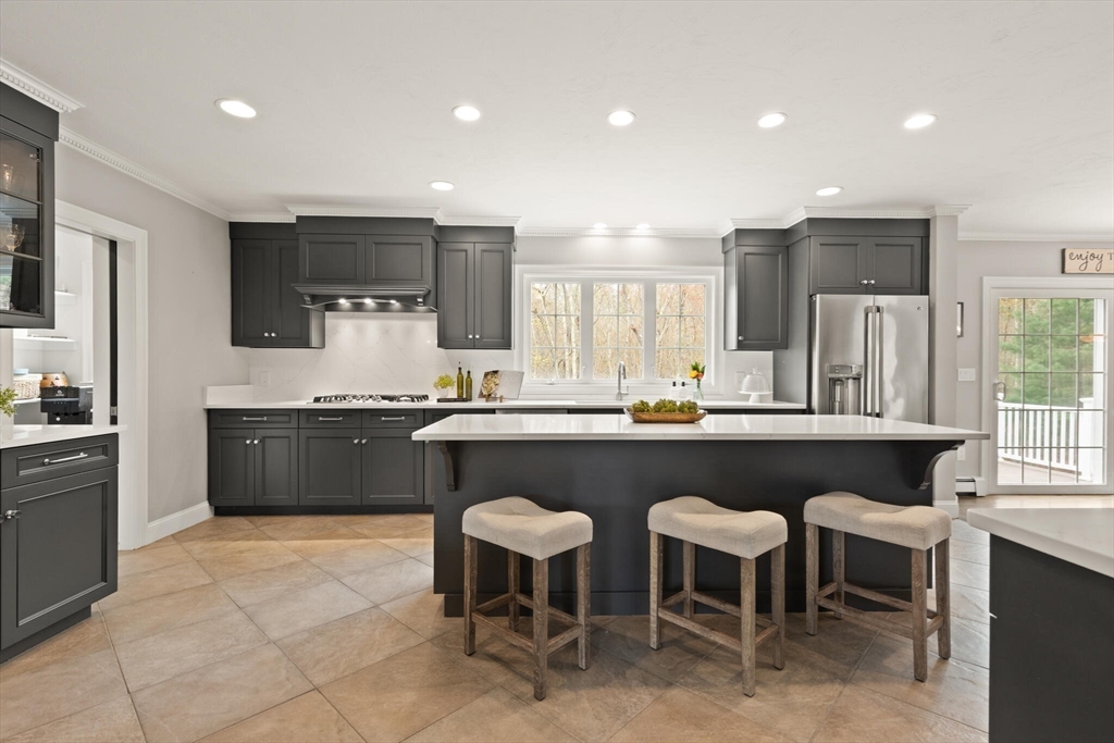 65 Stonegate Dr