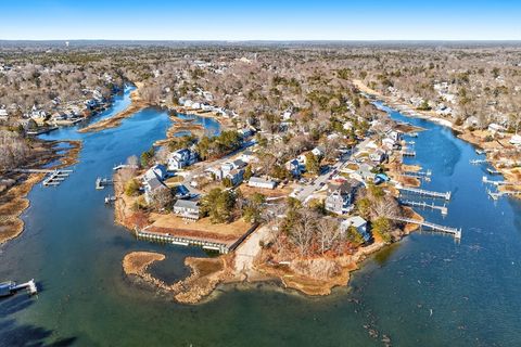 16 Carolyn Ln Falmouth MA 02536