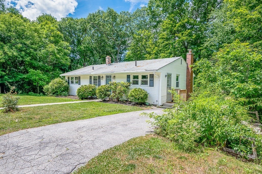 42 Iowa St, Worcester MA 01602