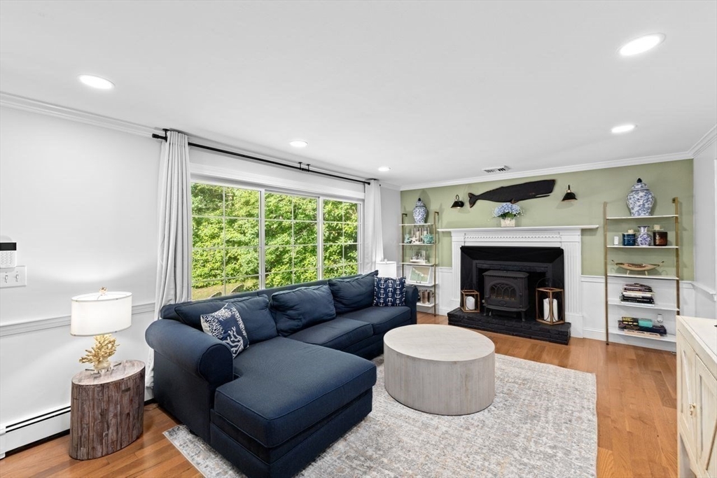 15 Surrey Ln