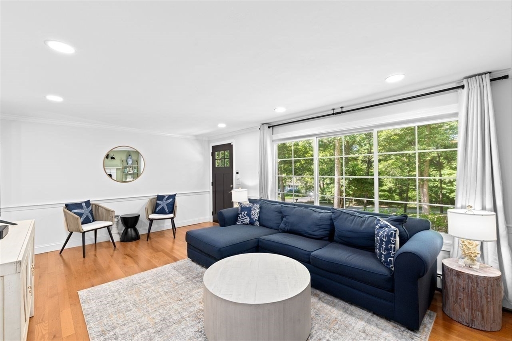 15 Surrey Ln