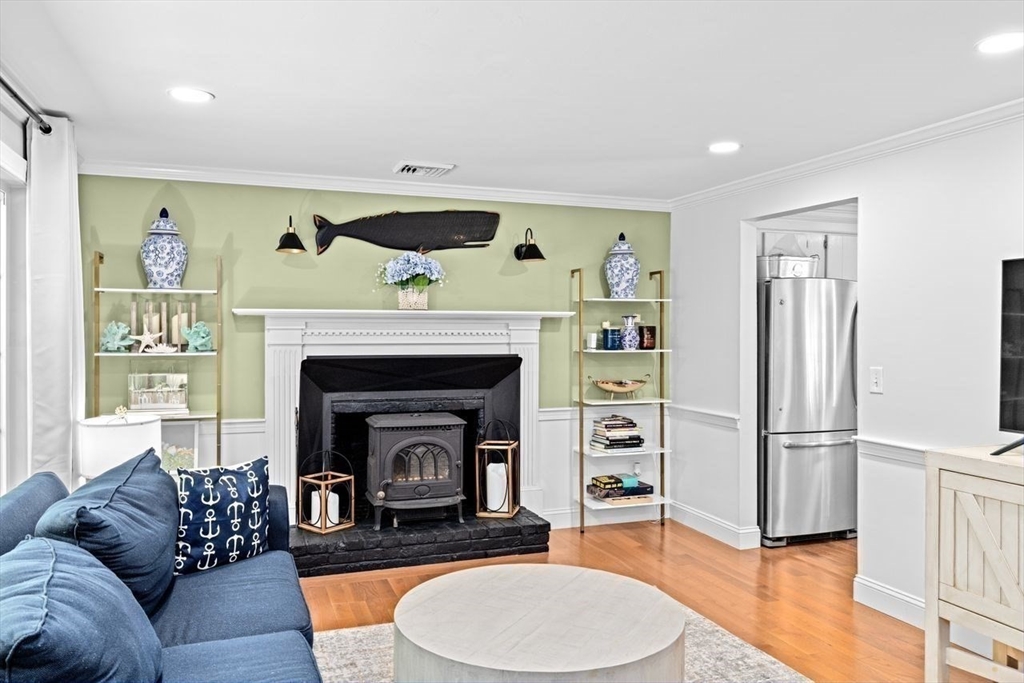 15 Surrey Ln