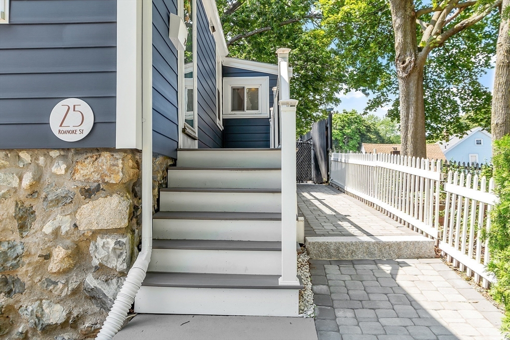 25 Roanoke St