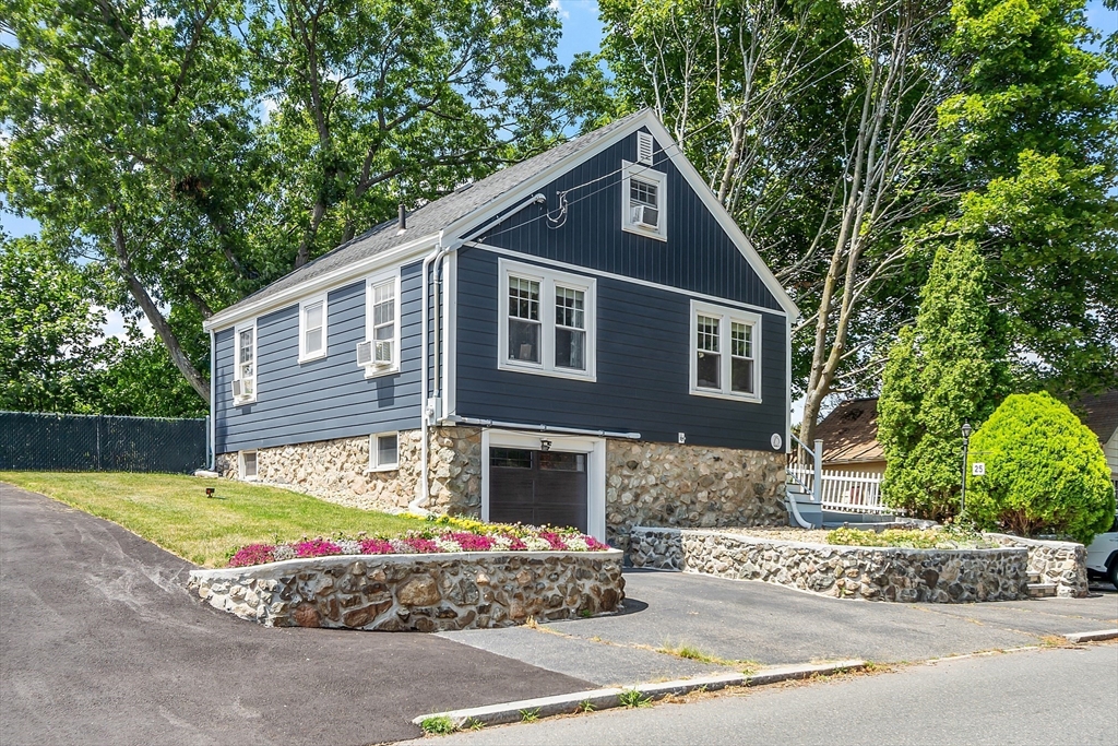 25 Roanoke St