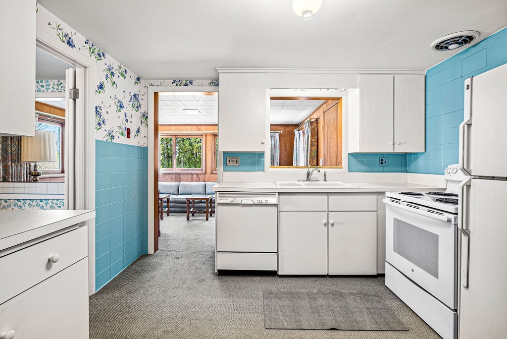 Needham, Massachusetts 02494, United States, 3 Bedrooms Bedrooms, ,1 BathroomBathrooms,Residential,Pending,100342