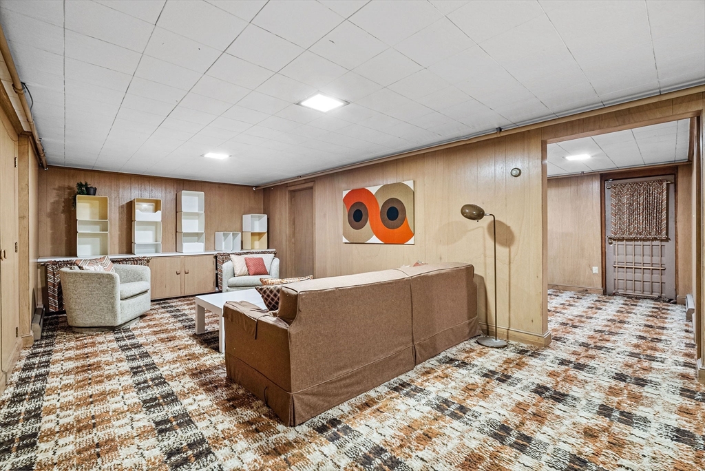 Needham, Massachusetts 02494, United States, 3 Bedrooms Bedrooms, ,1 BathroomBathrooms,Residential,Pending,100342