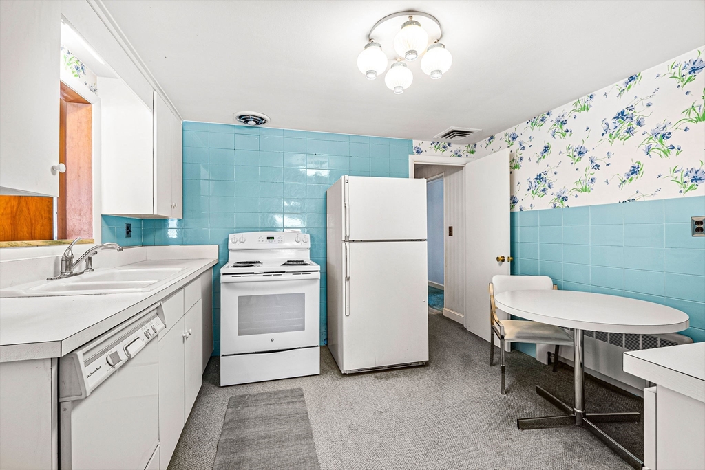 Needham, Massachusetts 02494, United States, 3 Bedrooms Bedrooms, ,1 BathroomBathrooms,Residential,Pending,100342