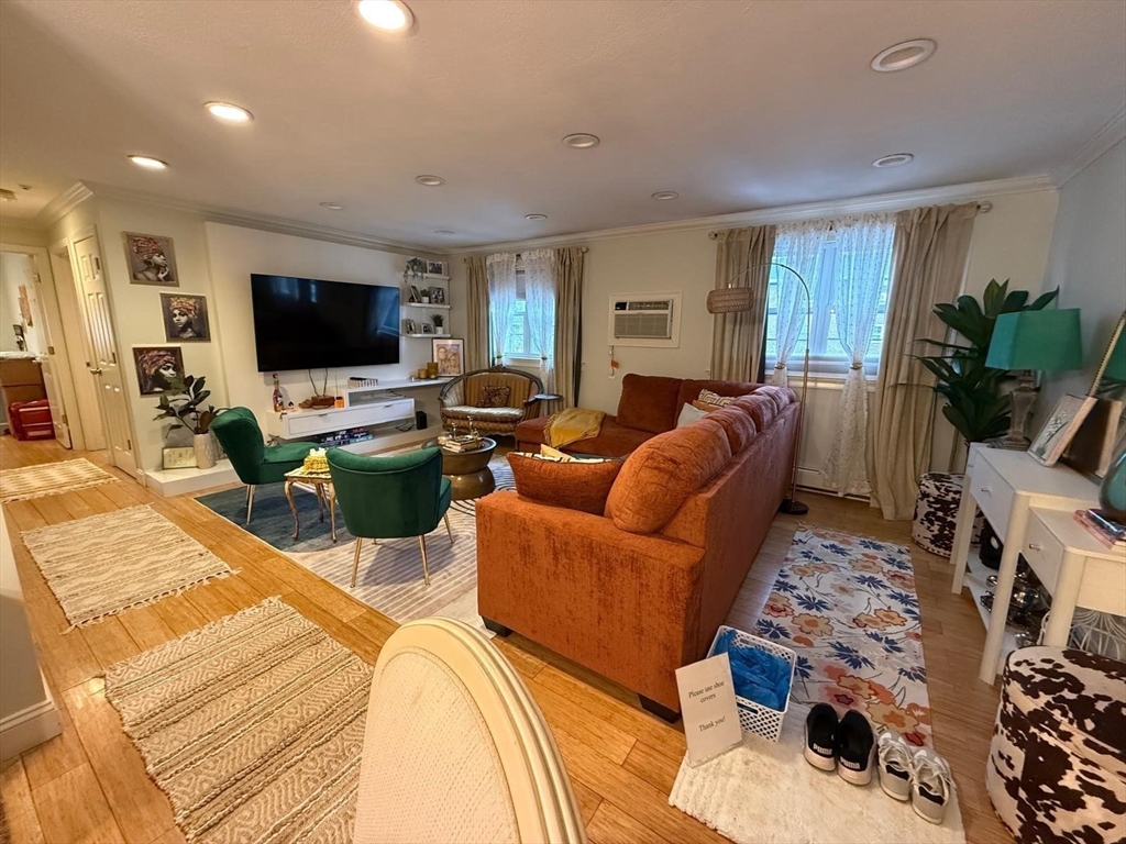 271 Boston Post Rd 7