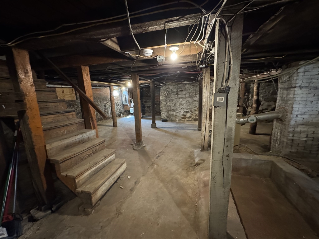 Attleboro, Massachusetts 02703, United States, 14 Bedrooms Bedrooms, ,5 BathroomsBathrooms,Residential,Active,151046