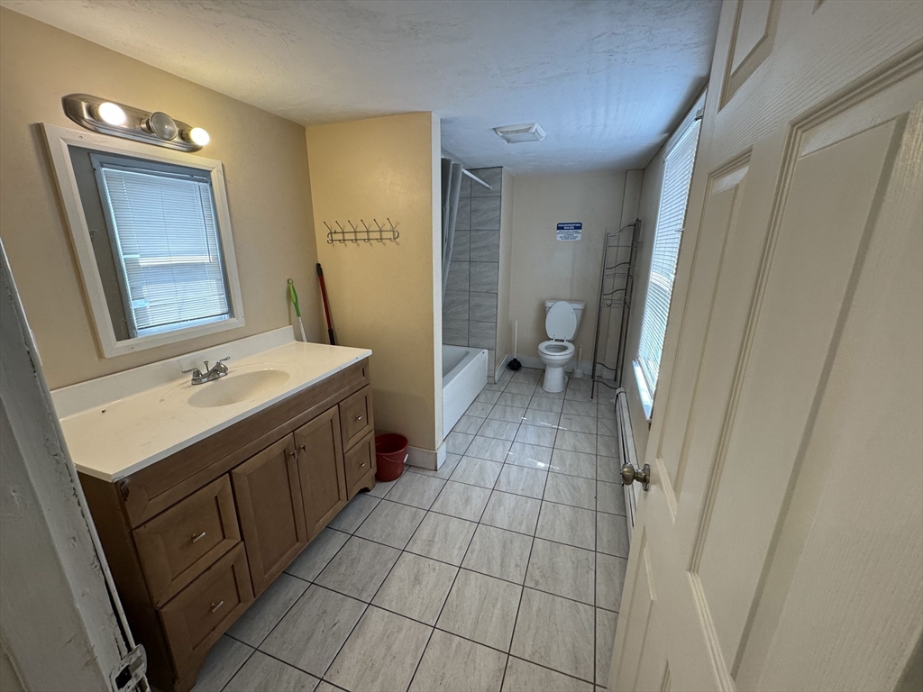 Attleboro, Massachusetts 02703, United States, 14 Bedrooms Bedrooms, ,5 BathroomsBathrooms,Residential,Active,151046