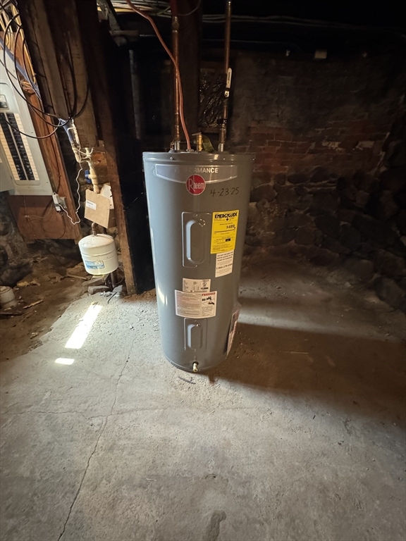 Attleboro, Massachusetts 02703, United States, 14 Bedrooms Bedrooms, ,5 BathroomsBathrooms,Residential,Active,151046