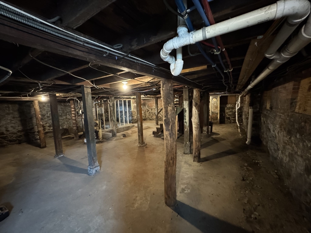 Attleboro, Massachusetts 02703, United States, 14 Bedrooms Bedrooms, ,5 BathroomsBathrooms,Residential,Active,151046