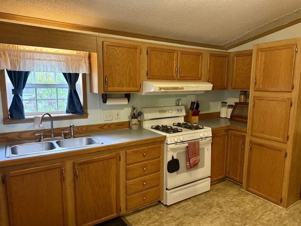 90 Merriam Hill Road 2