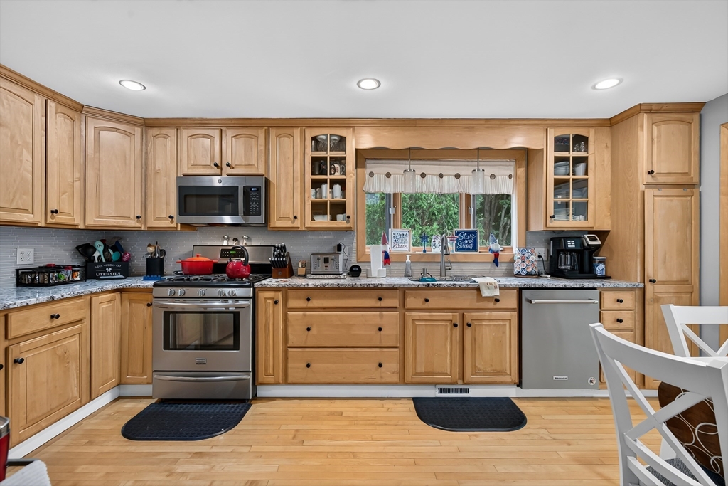 12 Clearwater Dr