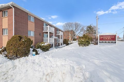 Photo of 596 Boston Post Road E Rd #20, Marlborough, MA 01752 (MLS # 73483045)