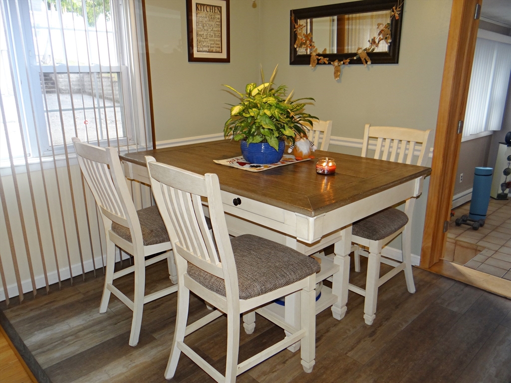 Saugus, Massachusetts 01906, United States, 3 Bedrooms Bedrooms, ,1 BathroomBathrooms,Residential,Pending,40137