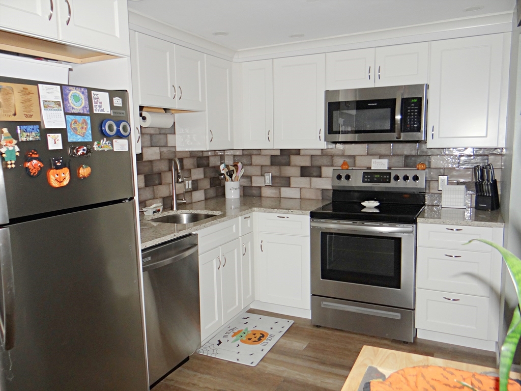 Saugus, Massachusetts 01906, United States, 3 Bedrooms Bedrooms, ,1 BathroomBathrooms,Residential,Pending,40137