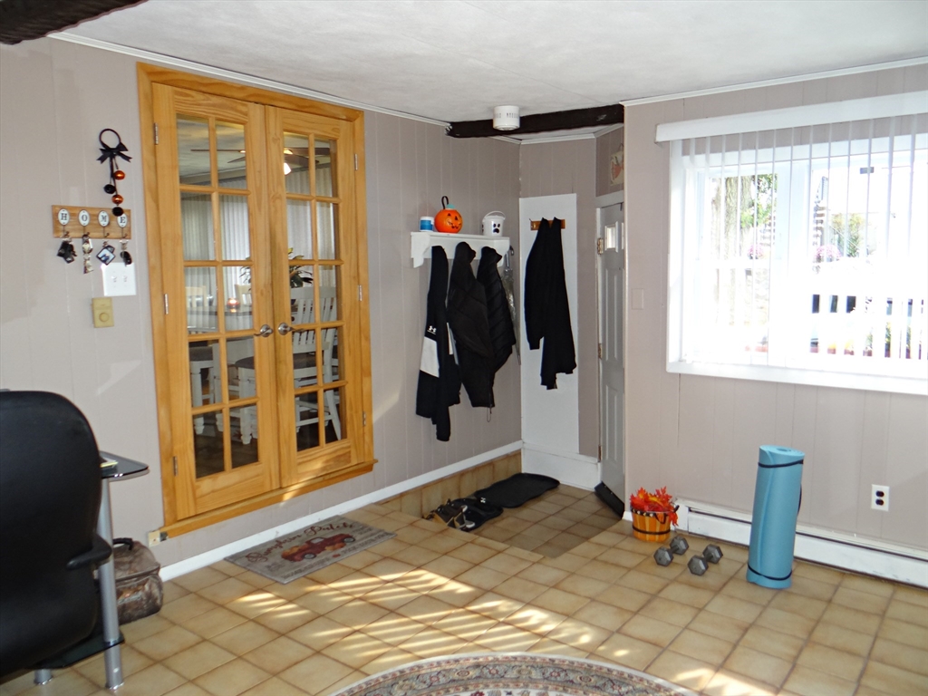 Saugus, Massachusetts 01906, United States, 3 Bedrooms Bedrooms, ,1 BathroomBathrooms,Residential,Pending,40137