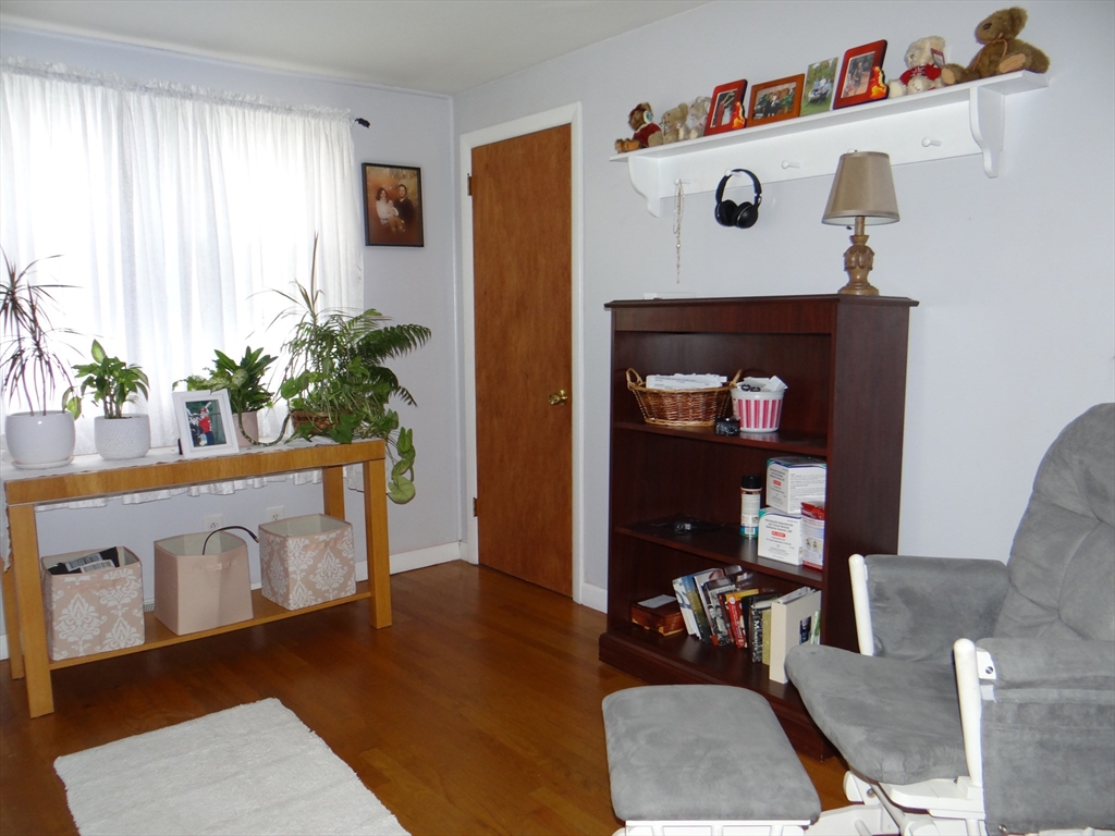 Saugus, Massachusetts 01906, United States, 3 Bedrooms Bedrooms, ,1 BathroomBathrooms,Residential,Pending,40137