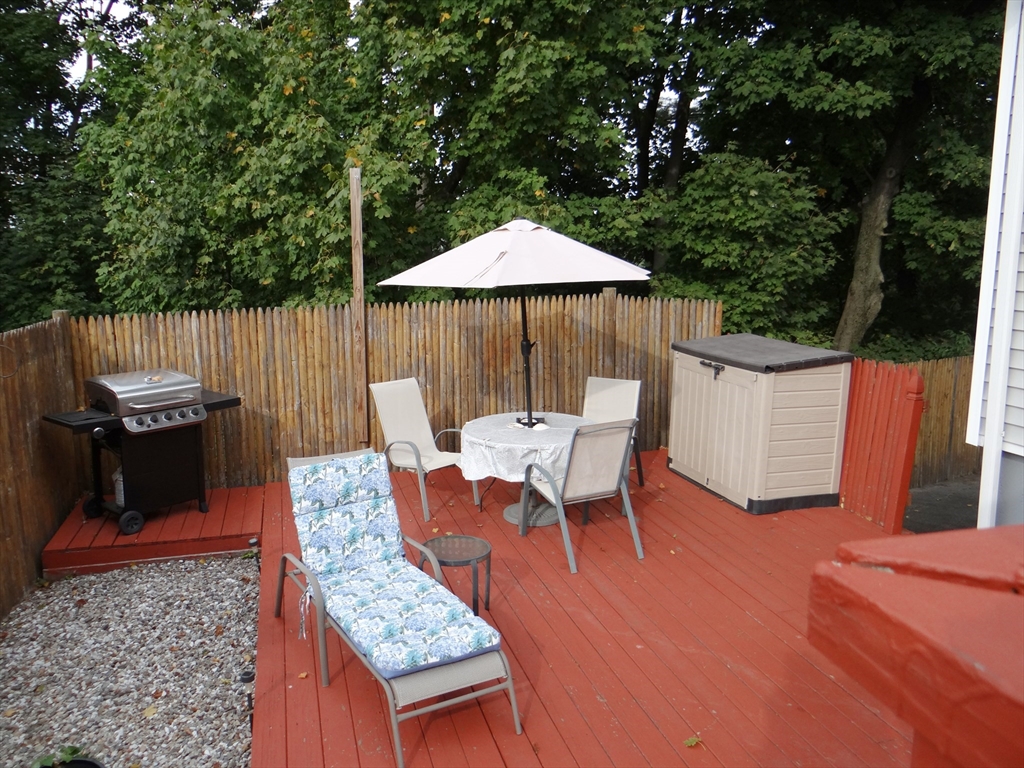 Saugus, Massachusetts 01906, United States, 3 Bedrooms Bedrooms, ,1 BathroomBathrooms,Residential,Pending,40137