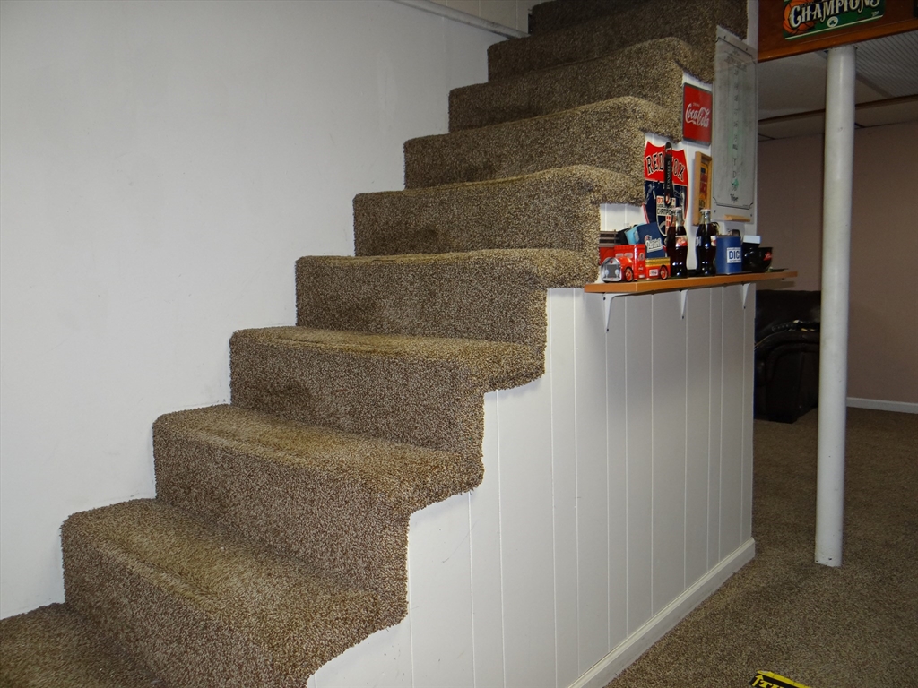 Saugus, Massachusetts 01906, United States, 3 Bedrooms Bedrooms, ,1 BathroomBathrooms,Residential,Pending,40137