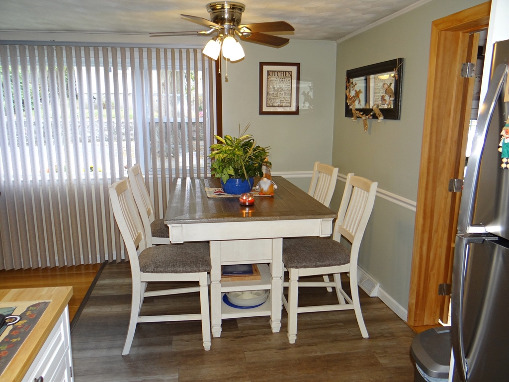 Saugus, Massachusetts 01906, United States, 3 Bedrooms Bedrooms, ,1 BathroomBathrooms,Residential,Pending,40137