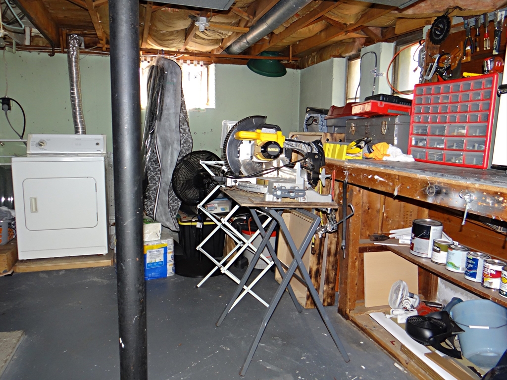 Saugus, Massachusetts 01906, United States, 3 Bedrooms Bedrooms, ,1 BathroomBathrooms,Residential,Pending,40137