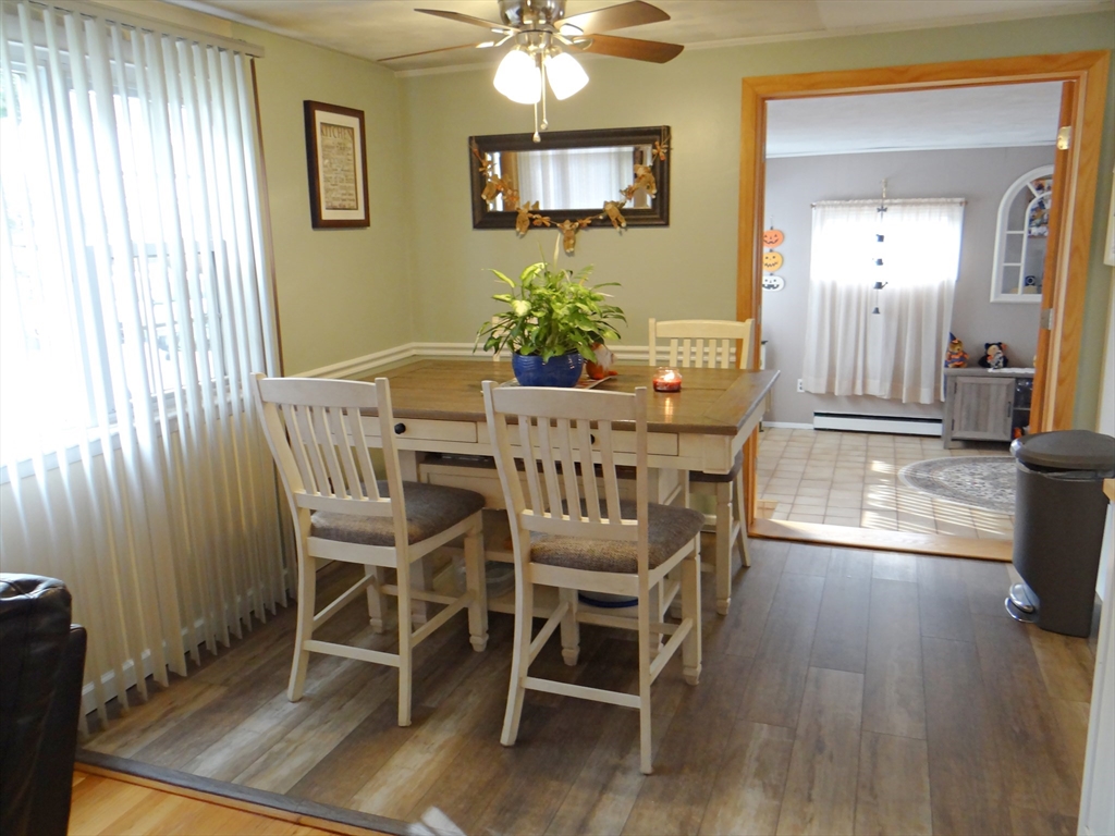 Saugus, Massachusetts 01906, United States, 3 Bedrooms Bedrooms, ,1 BathroomBathrooms,Residential,Pending,40137