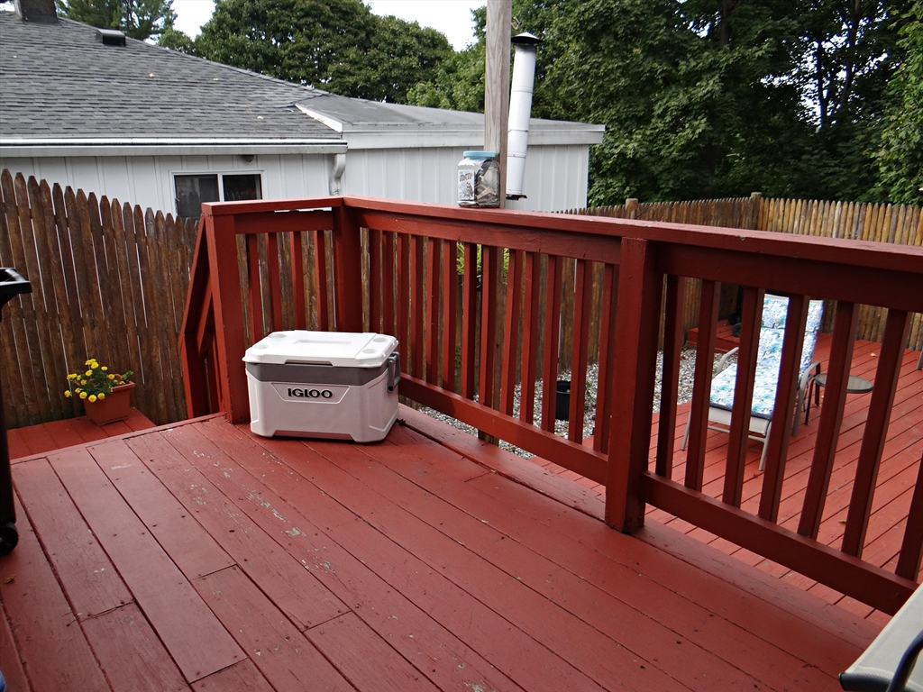 Saugus, Massachusetts 01906, United States, 3 Bedrooms Bedrooms, ,1 BathroomBathrooms,Residential,Pending,40137