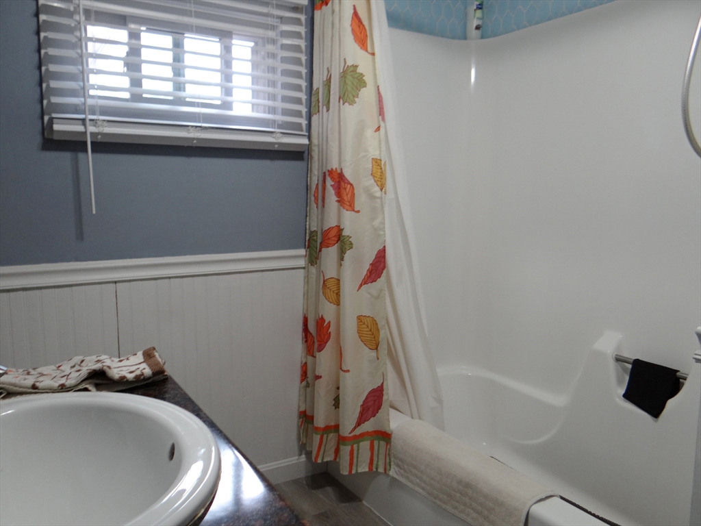 Saugus, Massachusetts 01906, United States, 3 Bedrooms Bedrooms, ,1 BathroomBathrooms,Residential,Pending,40137