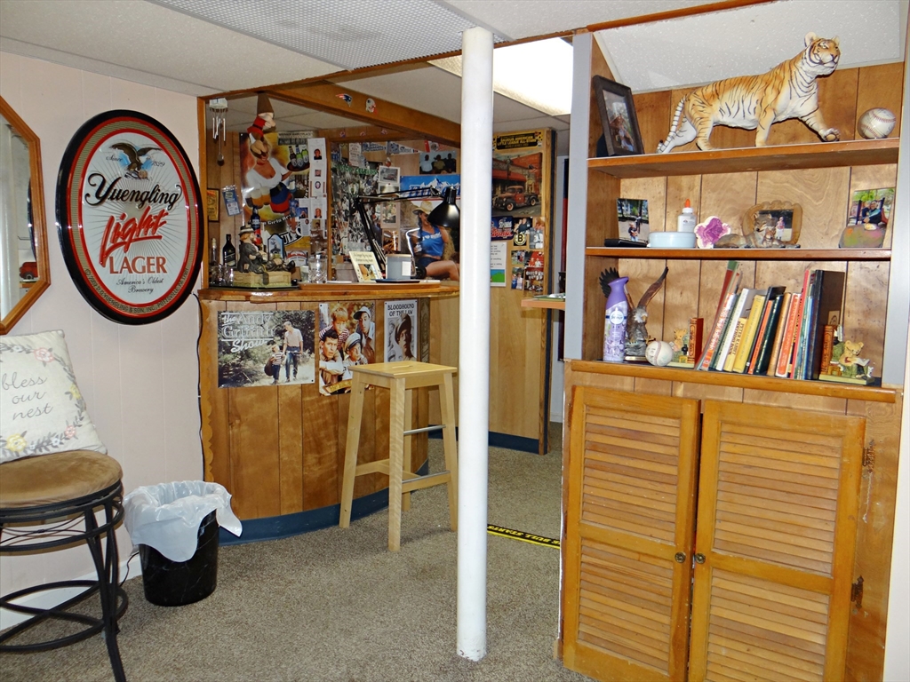 Saugus, Massachusetts 01906, United States, 3 Bedrooms Bedrooms, ,1 BathroomBathrooms,Residential,Pending,40137