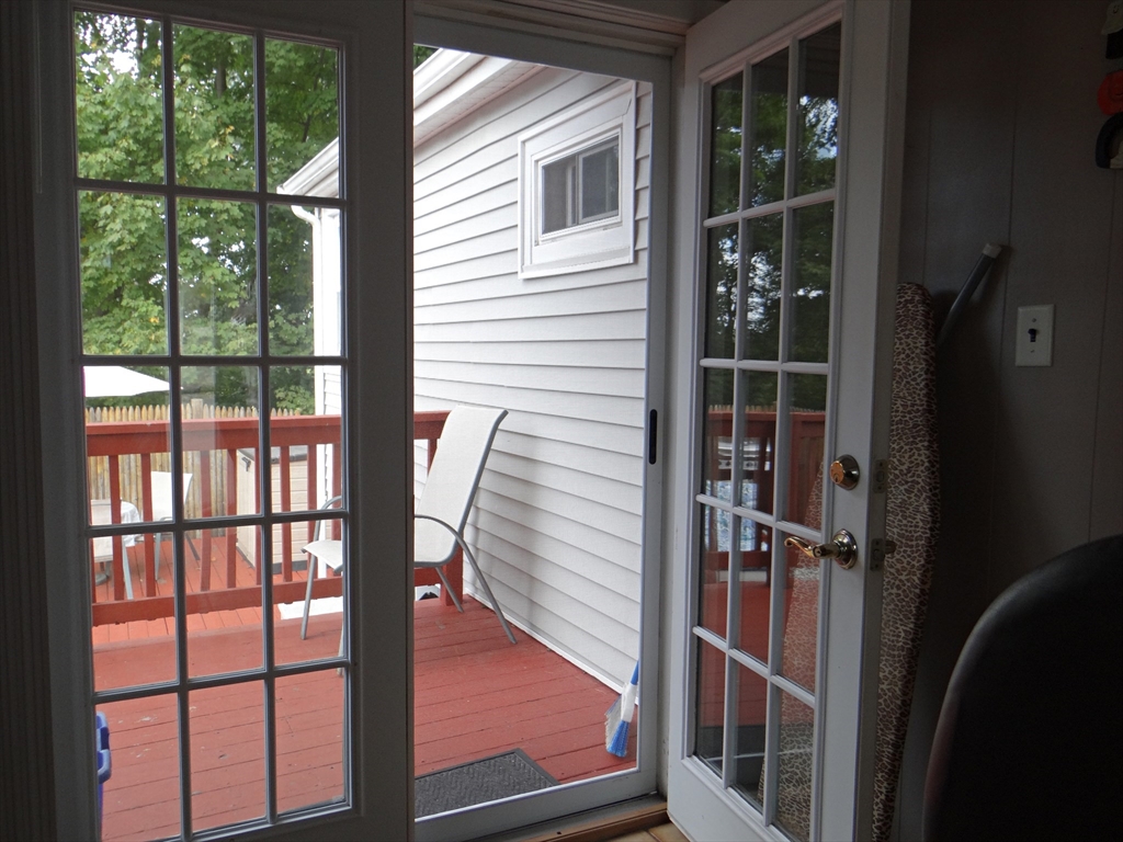 Saugus, Massachusetts 01906, United States, 3 Bedrooms Bedrooms, ,1 BathroomBathrooms,Residential,Pending,40137