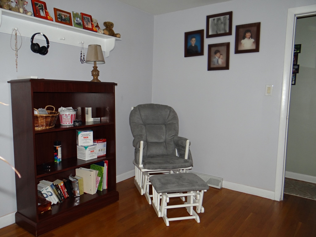 Saugus, Massachusetts 01906, United States, 3 Bedrooms Bedrooms, ,1 BathroomBathrooms,Residential,Pending,40137