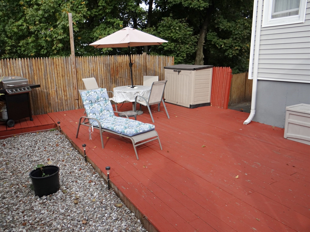 Saugus, Massachusetts 01906, United States, 3 Bedrooms Bedrooms, ,1 BathroomBathrooms,Residential,Pending,40137