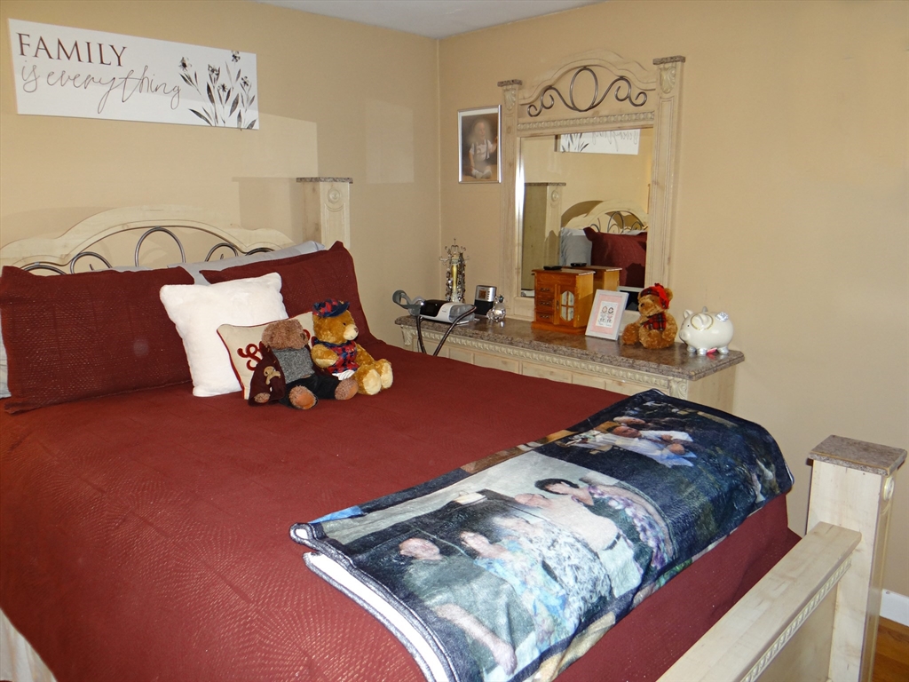 Saugus, Massachusetts 01906, United States, 3 Bedrooms Bedrooms, ,1 BathroomBathrooms,Residential,Pending,40137