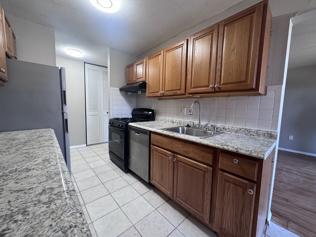 68 Shrewsbury Green Dr J