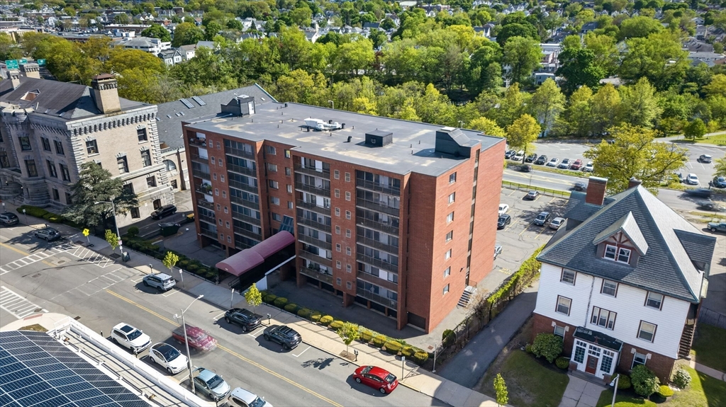 100 High St. 208