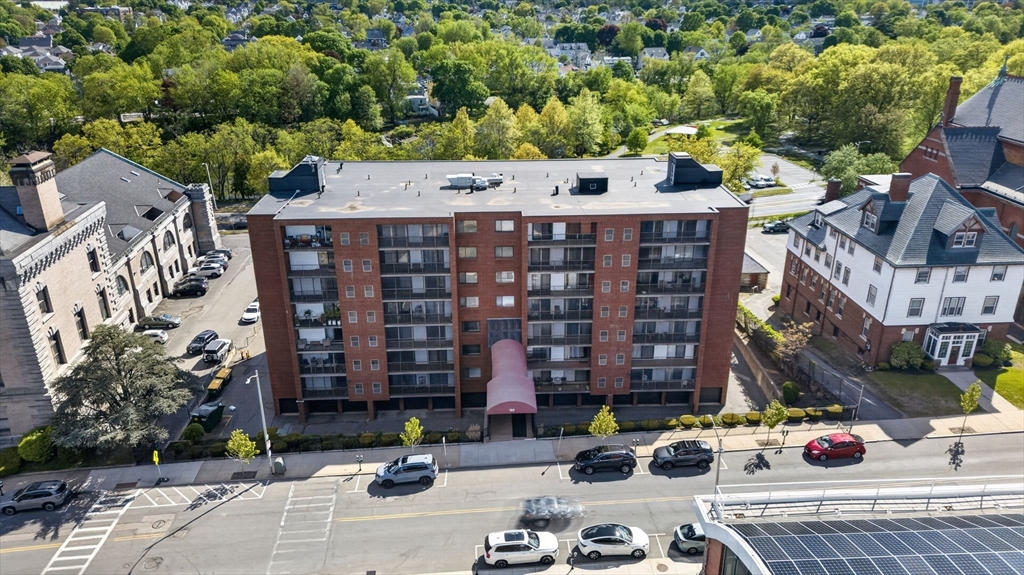 100 High St. 208