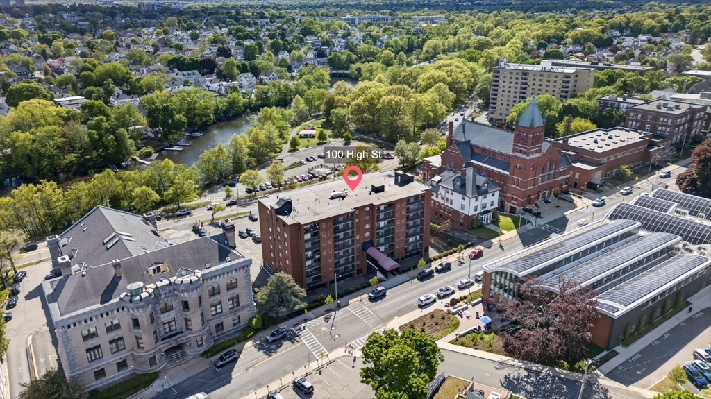 100 High St. 208
