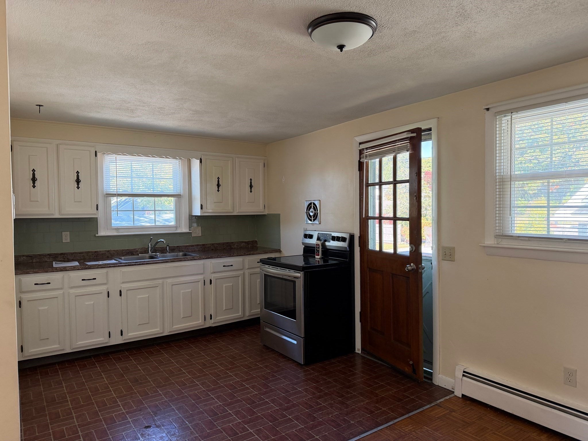 387 Mendon Rd, Attleboro, MA Photo #2